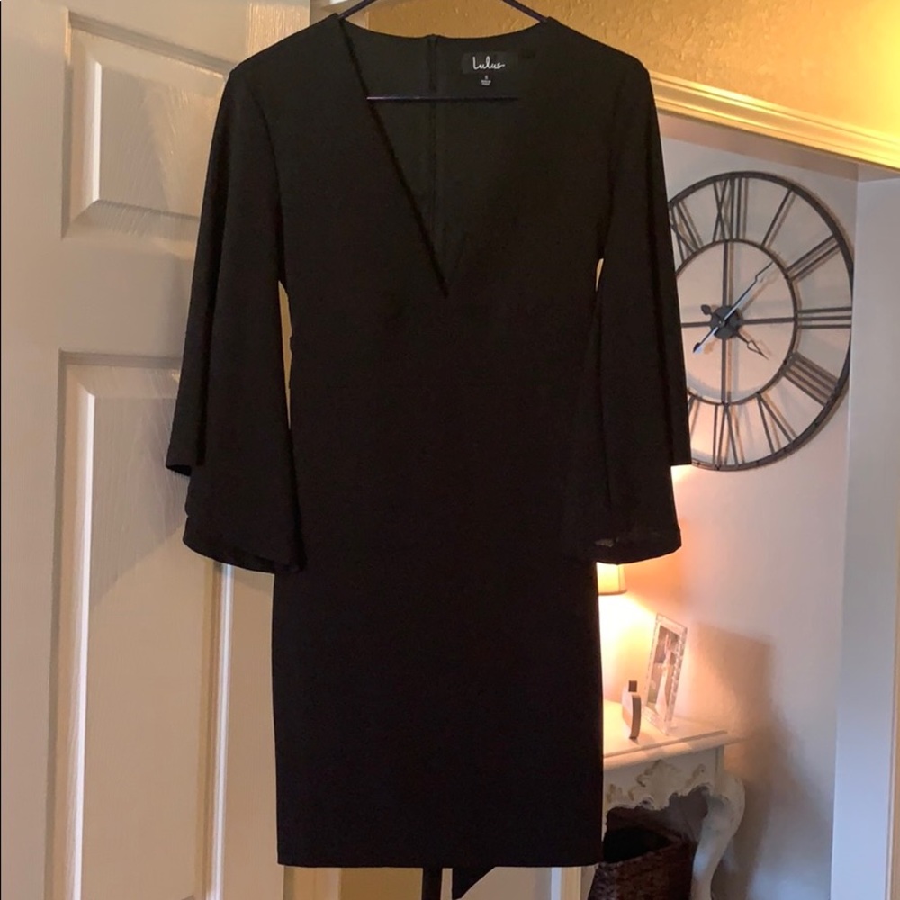 Lulu’s black mini dress